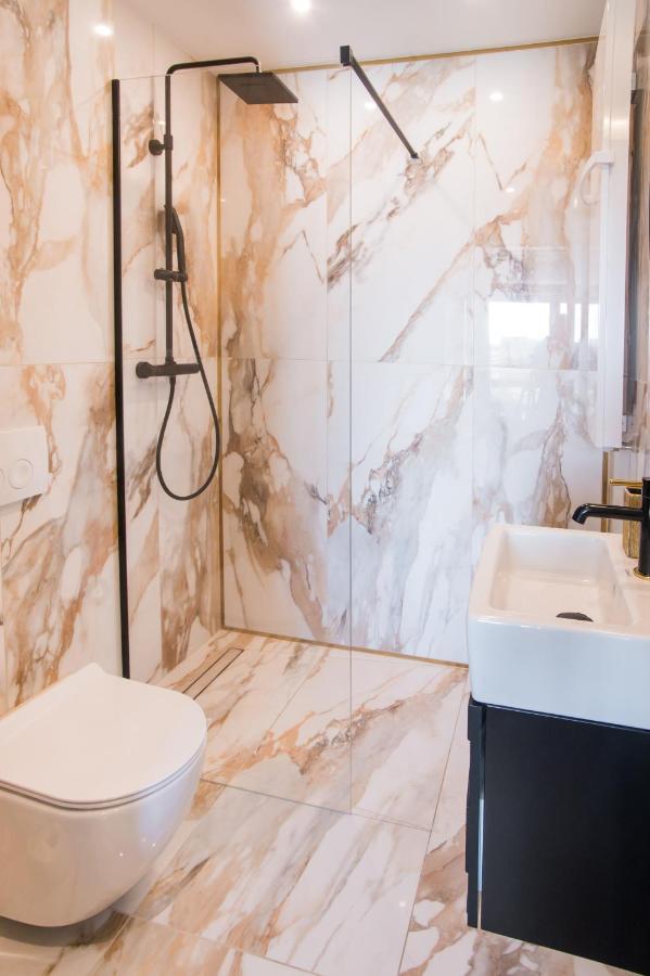 グディニャLuksusowy Penthouse Z Jacuzzi I Widokiem Na Morzeアパートメント エクステリア 写真